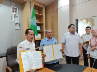 Perkuat Arus Informasi, Bupati Sintang Launching Program "Bupati Menyapa" Lewat RRI