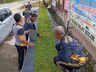 Pimpin Langsung Aksi 'Korve', IPDA Egidius Egi Tegaskan Komitmen Polsek Silat Hilir demi Kenyamanan Masyarakat!
